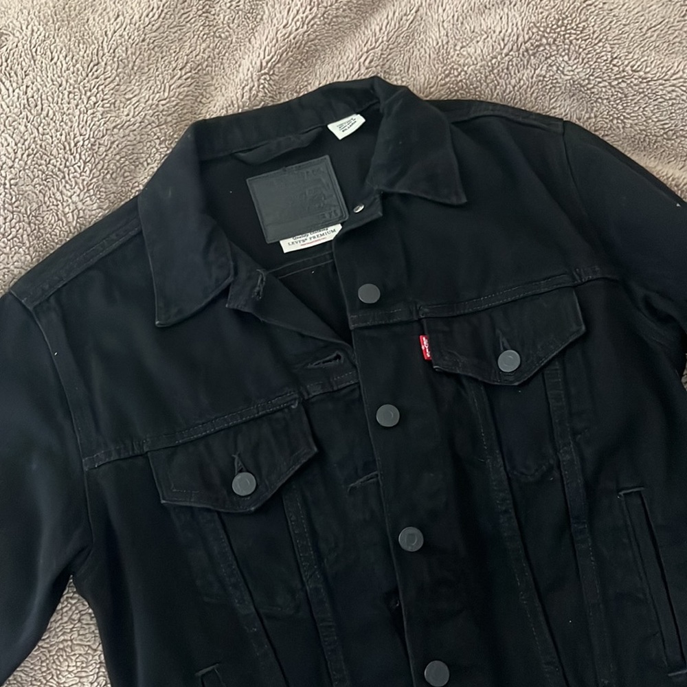Levi’s black trucker jacket women’s size XS